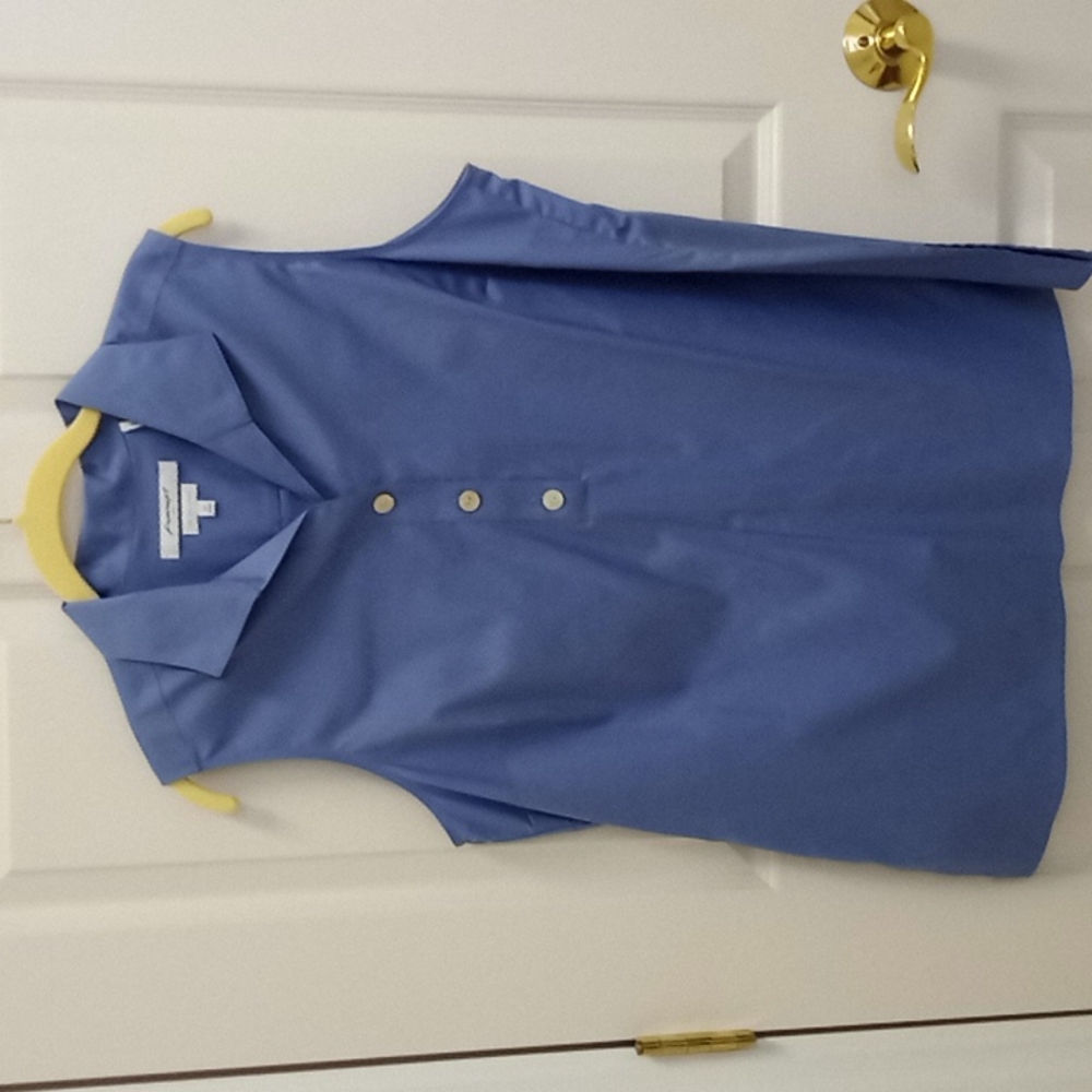 Sleeveless blouse
